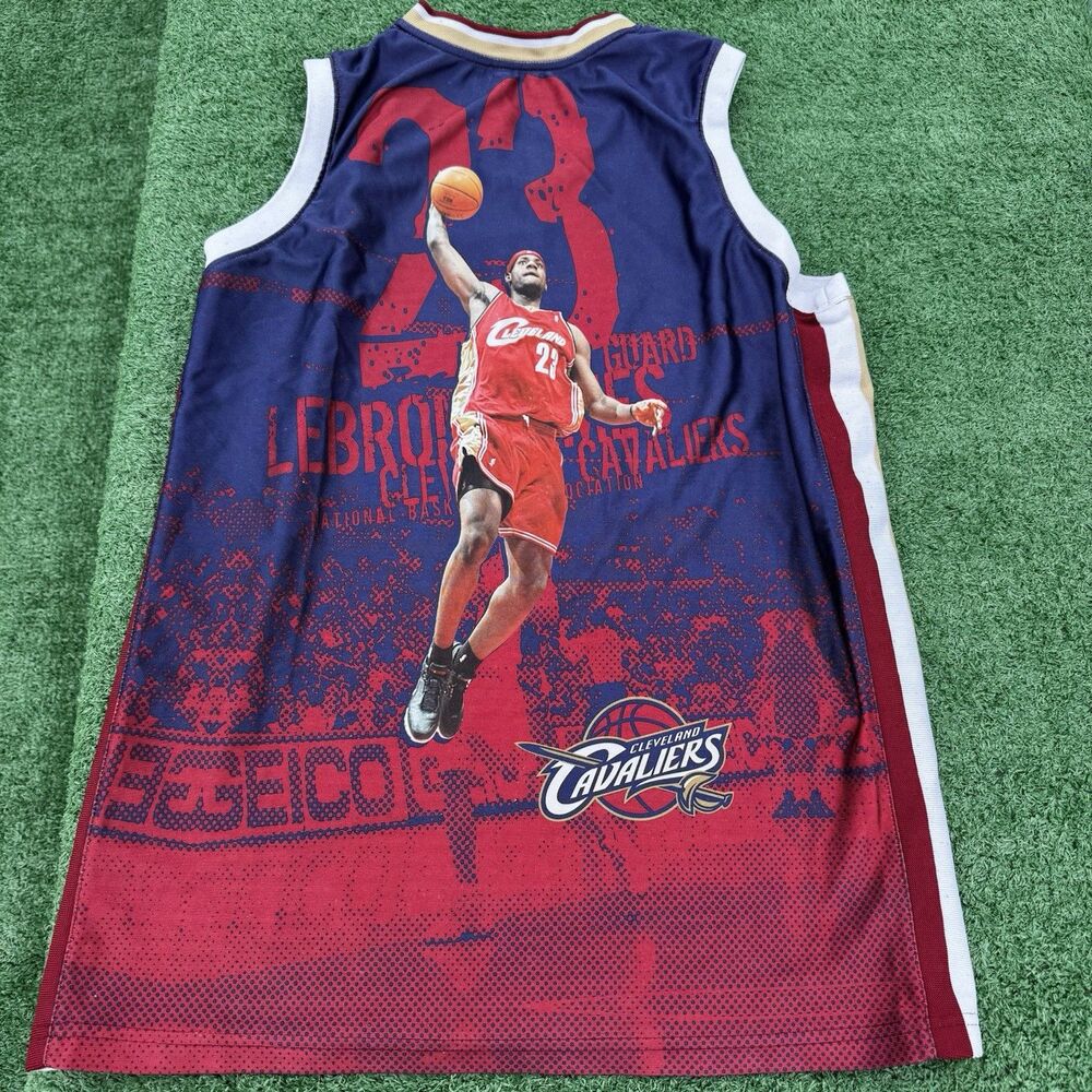 LeBron James Cavaliers Jersey ~Youth XL Majestic NBA #23 Red Graphic Back